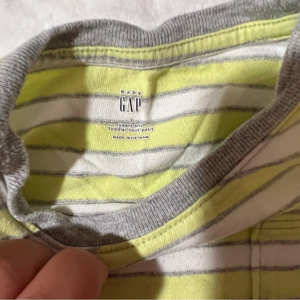 GAP| Kids Stripe Pocket Short Sleeve T-Shirt- Size 3T